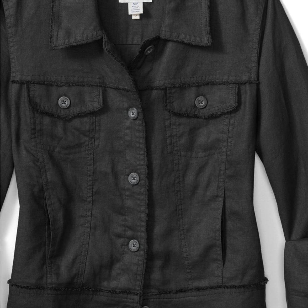 Beautiful linen jacket in new condition without tag
By Tommy Bahamas